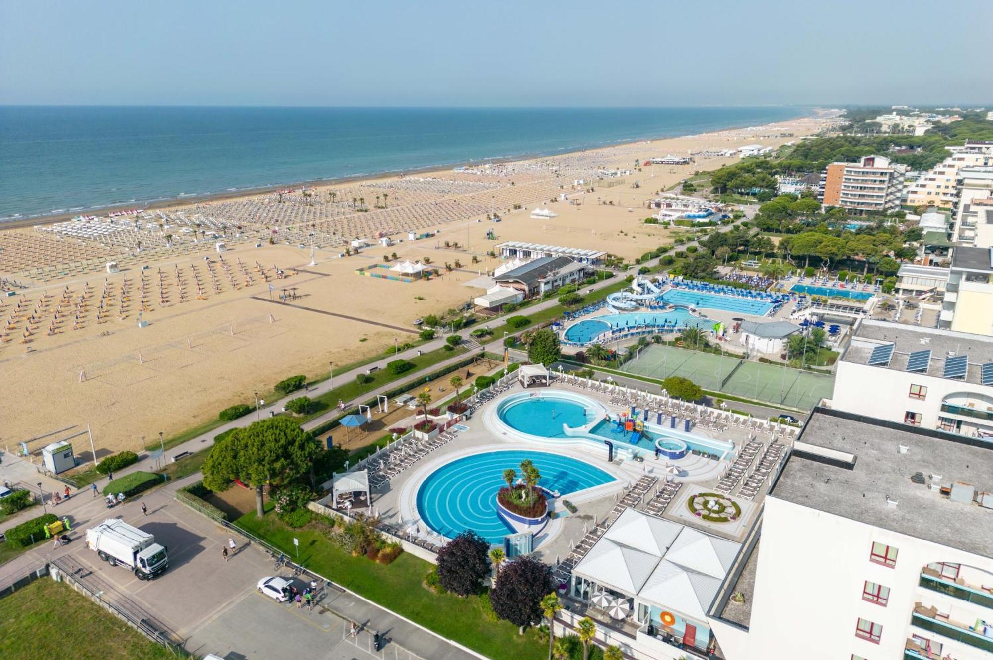 Aparthotel Imperial Bibione Exterior photo